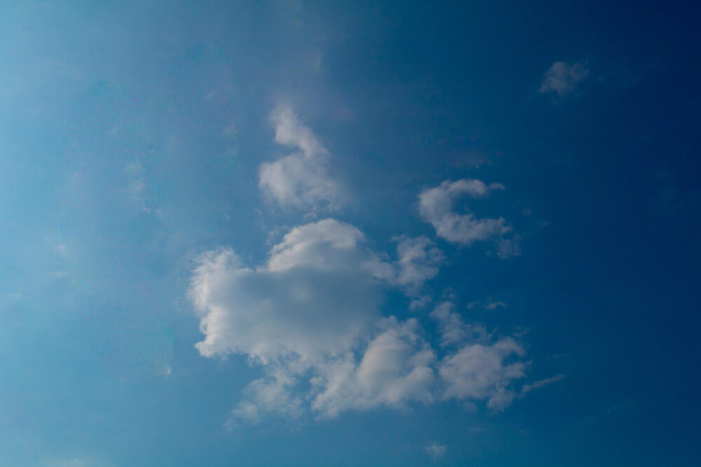 clouds-in-abstract-photomentor