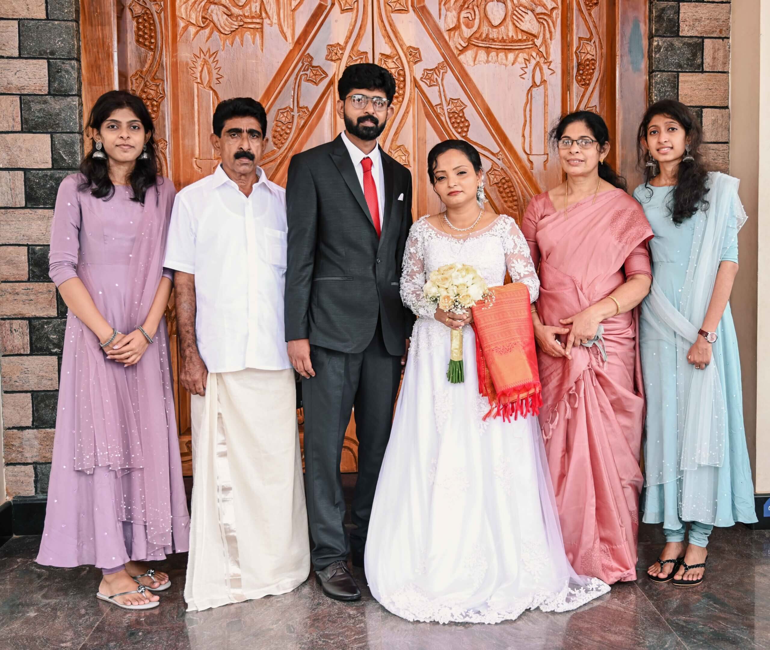 groom wedding family