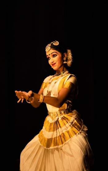 Dancer interprets Mohini during her performance