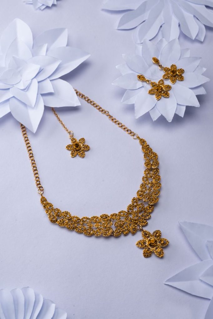 gold-necklace-no-wedding-can-be-complte-without-jewellery