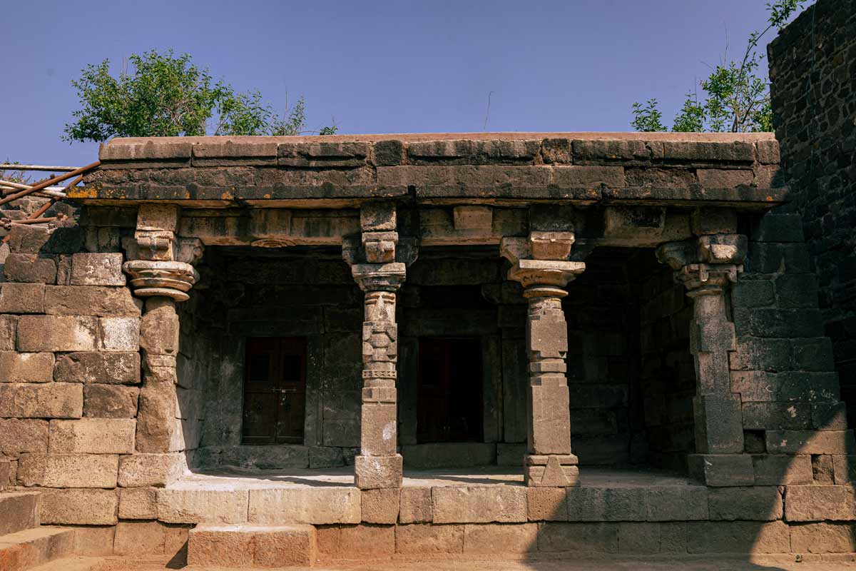 the vintage rooms of daultabad fort