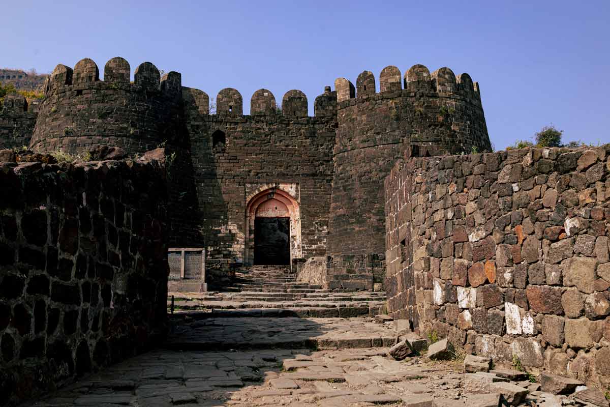 entrance of daultabad fort