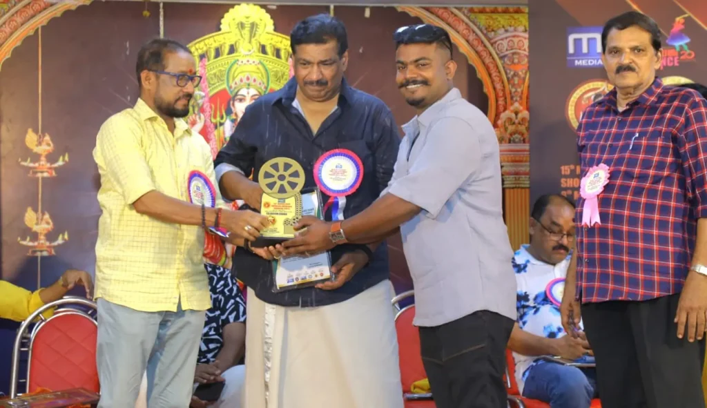 Gessal Sebastian receiving Prem Nazir Suhruthu Samathi Award 2025 for excellence in cinematography